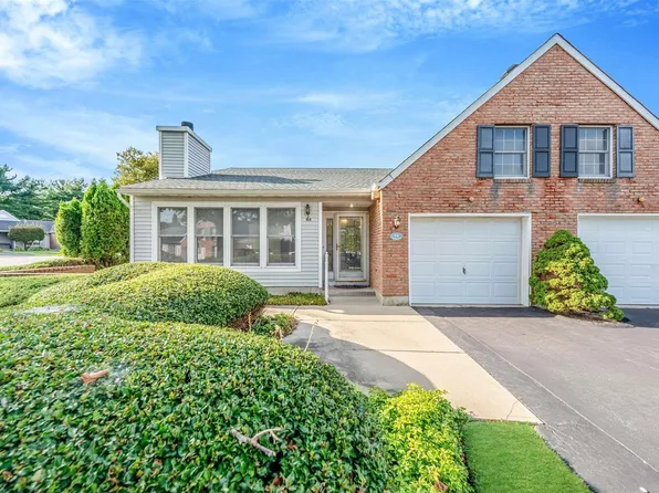 94 Hearthside Drive #94, Mount Sinai, NY 11766