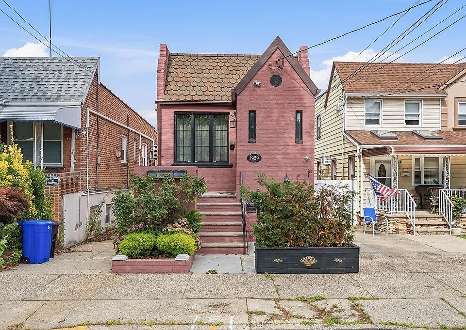 1st image of 1929 E 33rd St