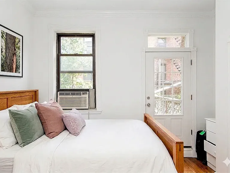 344 E 55th St #1C — Photo 4