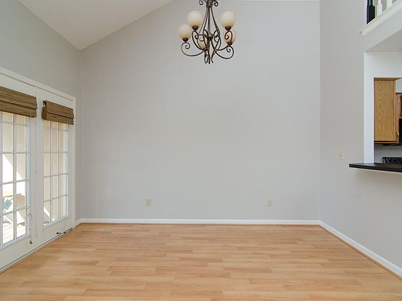 4th image of 254 Glenstone Cir