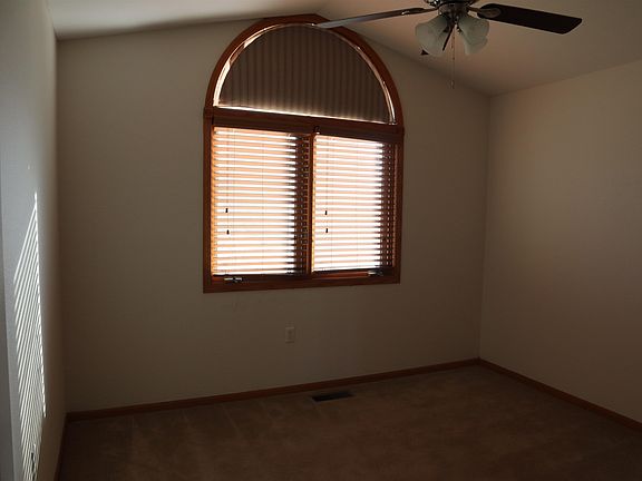 3rd image of 114 Tanglewood Dr