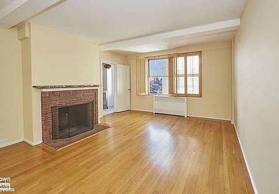 3rd image of 2 Horatio St APT 12D