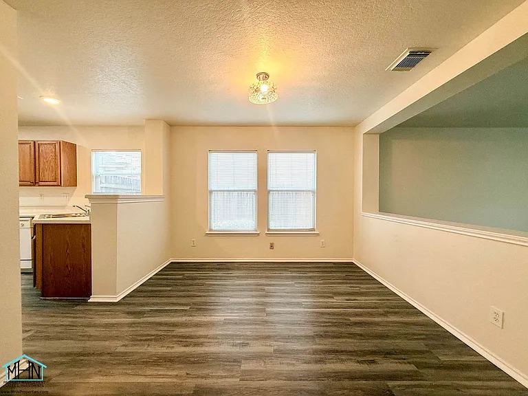 6 Bedford Bay — Photo 9