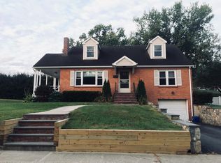 11 Van Wagner Rd, Lloyd, NY 12528