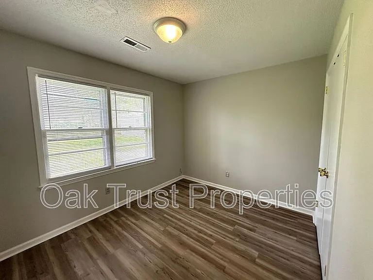 108 Columbia Dr — Photo 9