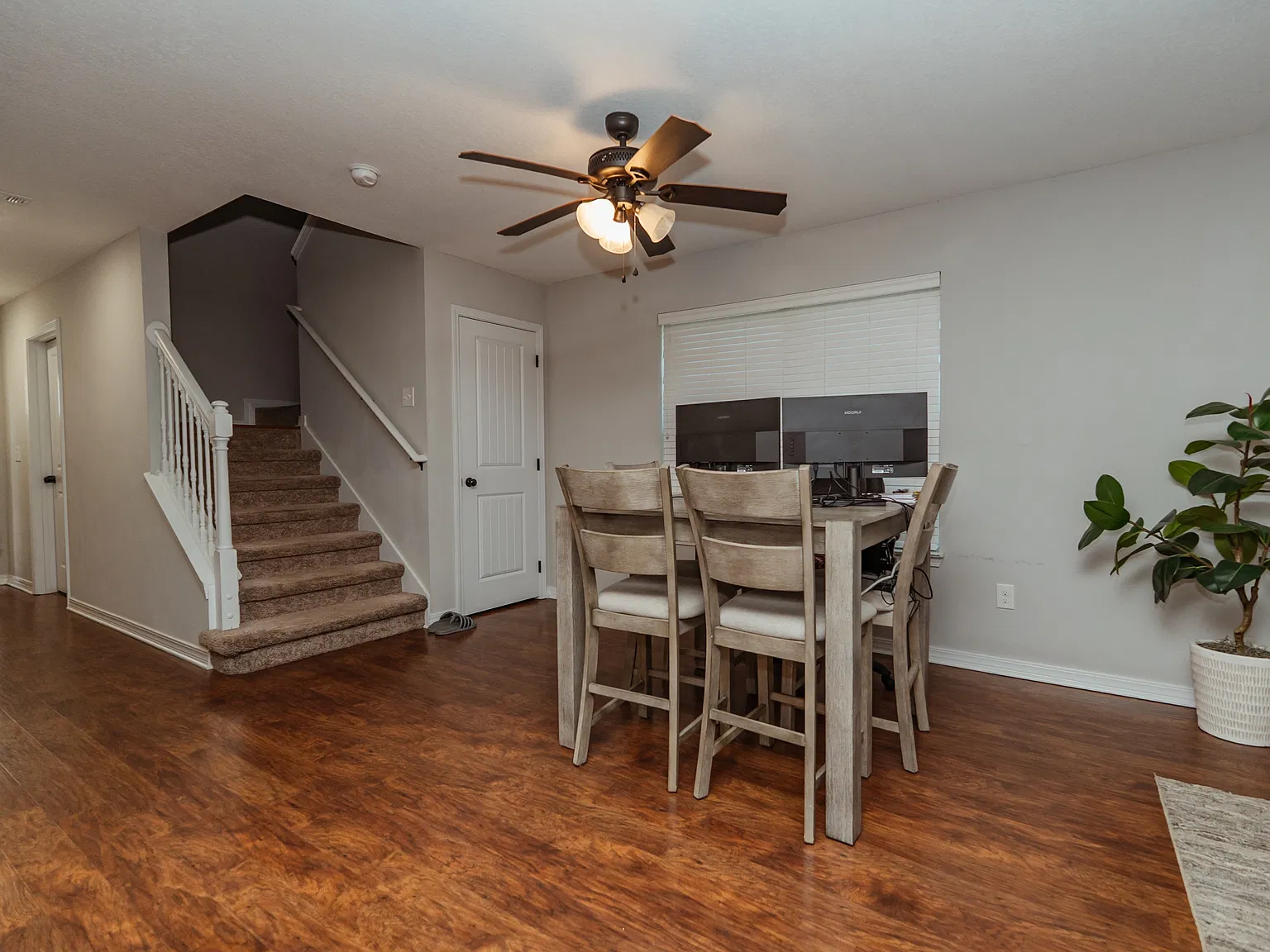 218 Wainwright Drive - 1 — Photo 3