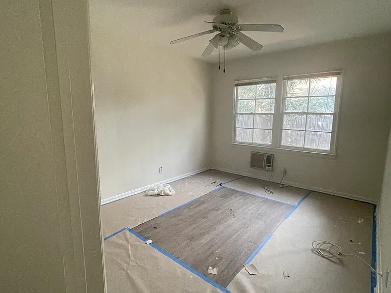 14315 Burbank Blvd #1/2 — Photo 10