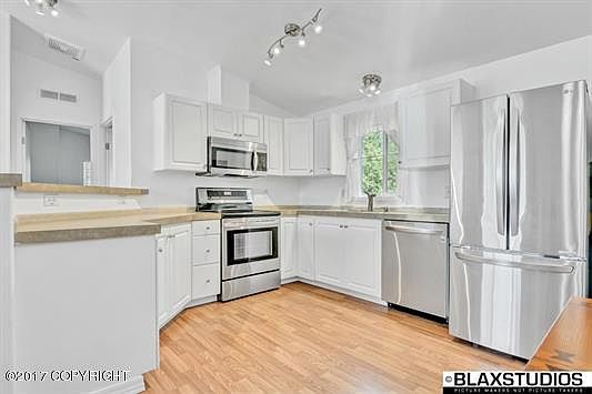3rd image of 1470 Daniel St