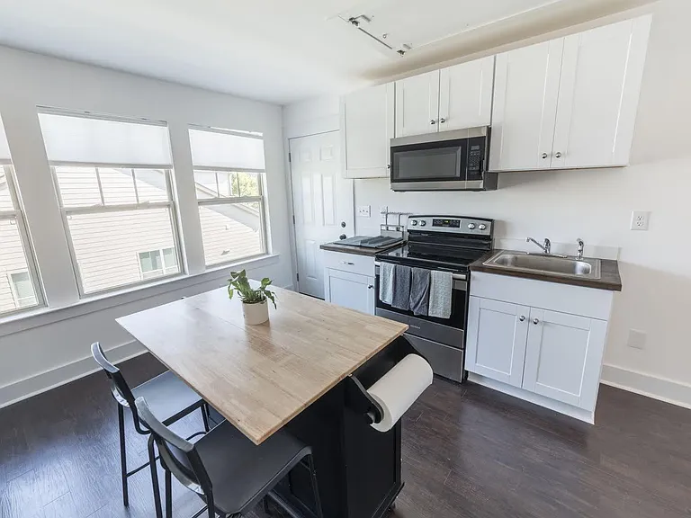 2404 Double Oaks Rd — Photo 14