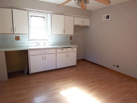 5th image of 10427 W Schlinger Ave