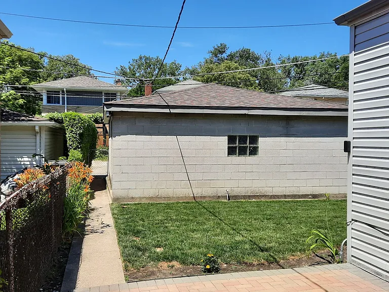 1720 Leland Ave — Photo 5