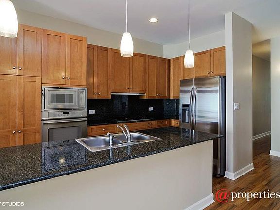 4th image of 3842 N Lakewood Ave #A