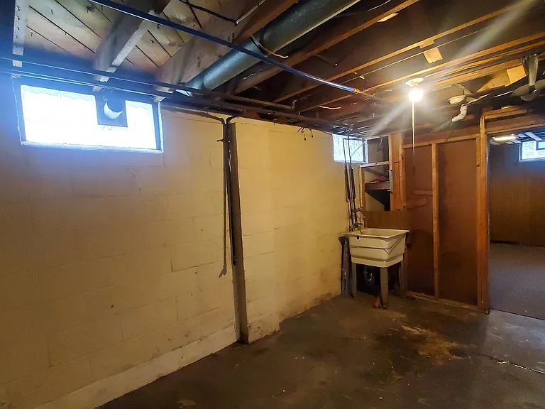 520 Burroughs Ave — Photo 39