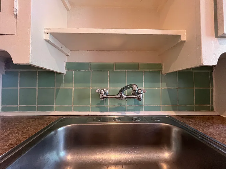 208 E 31st St #1 — Photo 11