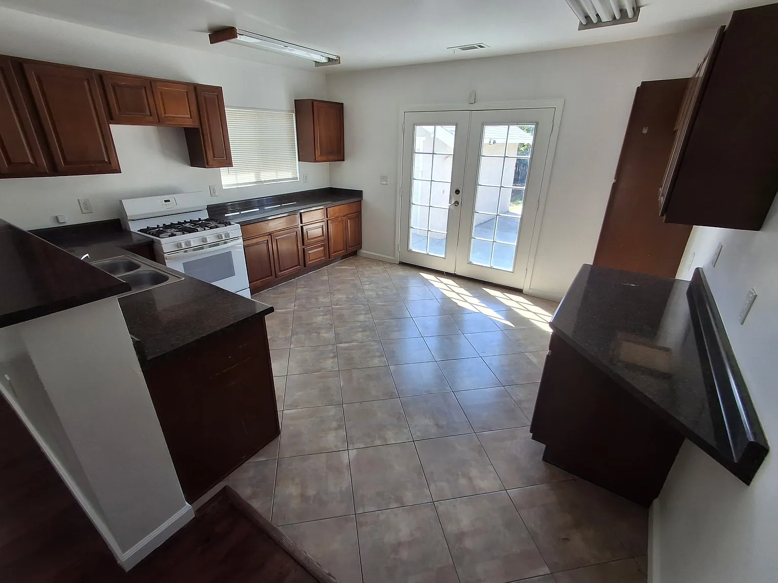 1932 Mountain View — Photo 2