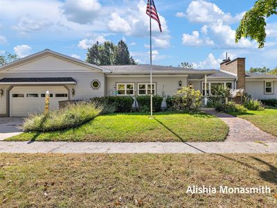 1104 Woodlawn Ave, Grand Haven, MI, 49417