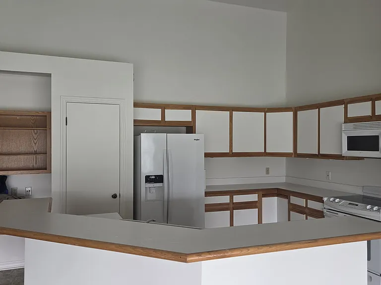 2138 SW Alminar St — Photo 11