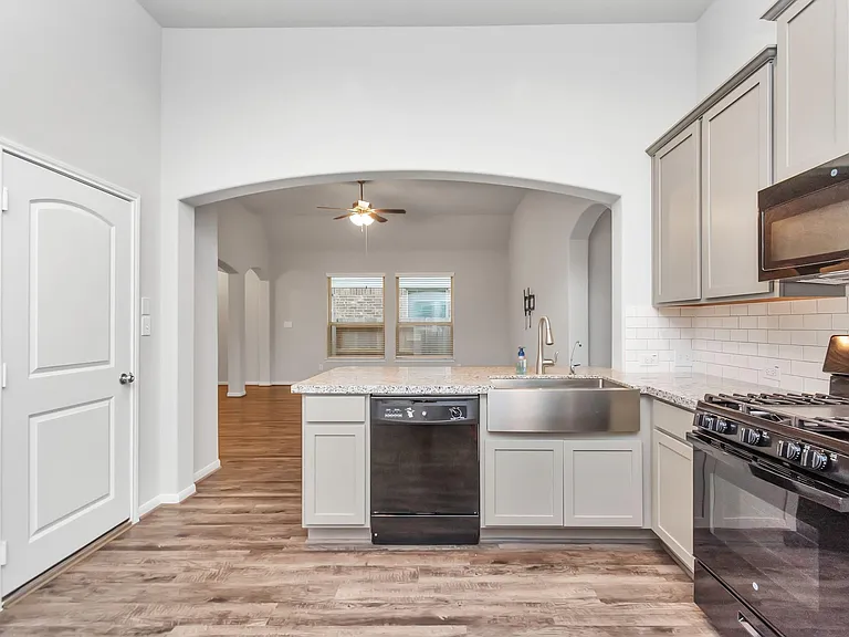4406 Low Meadow Ln — Photo 14
