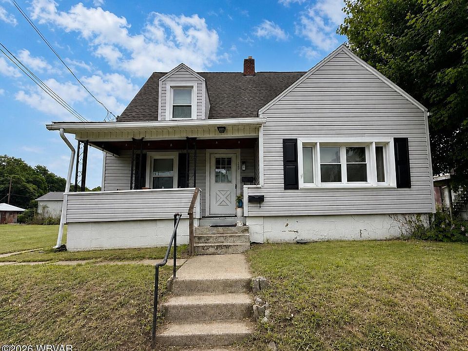 1st image of 220 W Clinton St