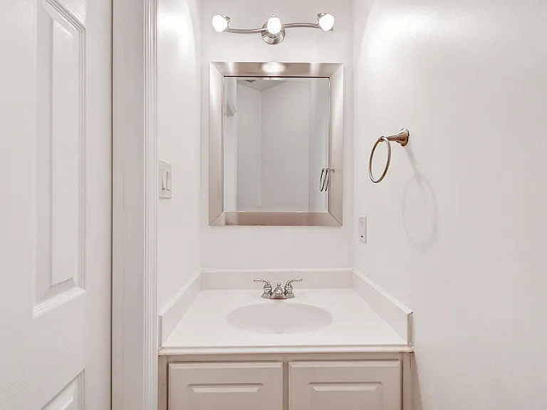 10222 Thornleaf Ln — Photo 14