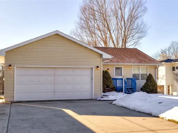 5079 Parkridge Ave, Pleasant Hill, IA 50327