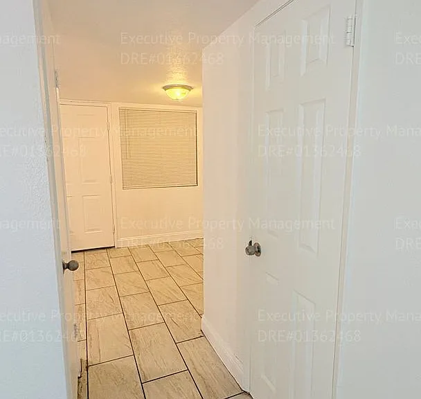 2909 S Chester Ave #7 — Photo 8