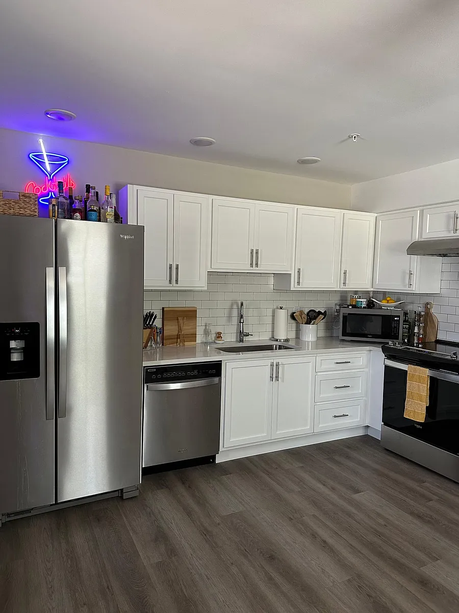 Building Photo - 333 S Kansas St #102