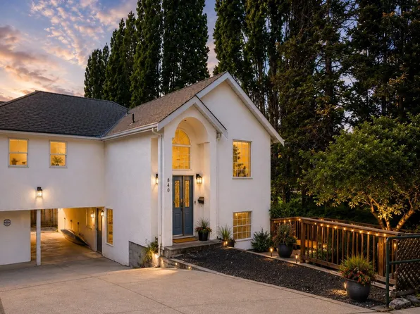 840 Tillicum Rd, Esquimalt, BC V9A 7L8
