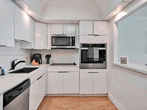 3rd image of 19370 Collins Ave APT 1001