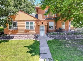 102 9th Ave NW, Waverly, IA 50677