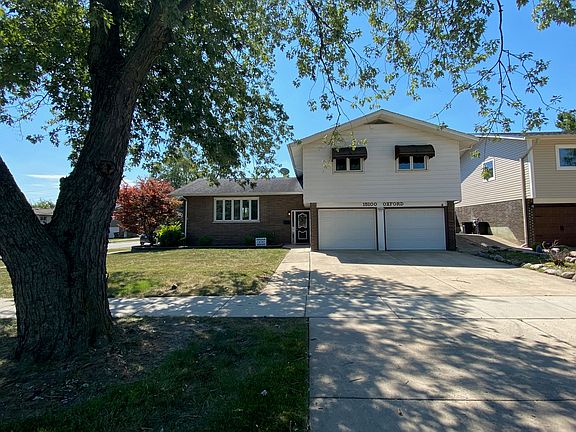 2nd image of 15100 Oxford Dr