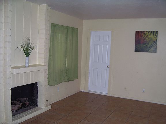 4th image of 2437 S Lois St