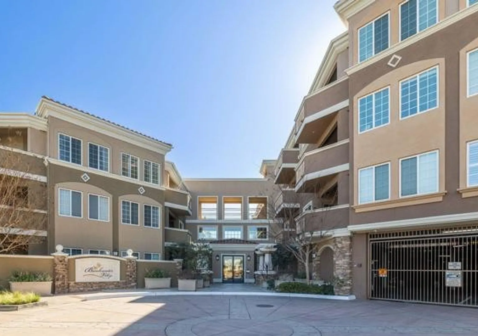 Breakwater Village Beautiful 2-Bedroom, 2-Bath 55+ Condo with A/C & Resort-Style Amenities — Photo 1