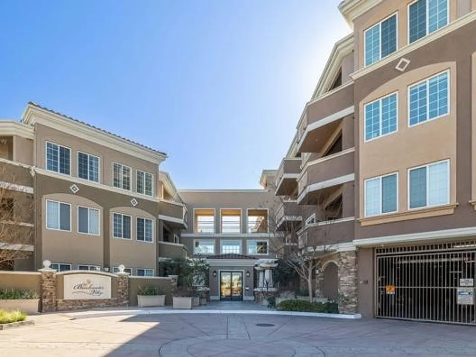2750 Artesia Blvd #206