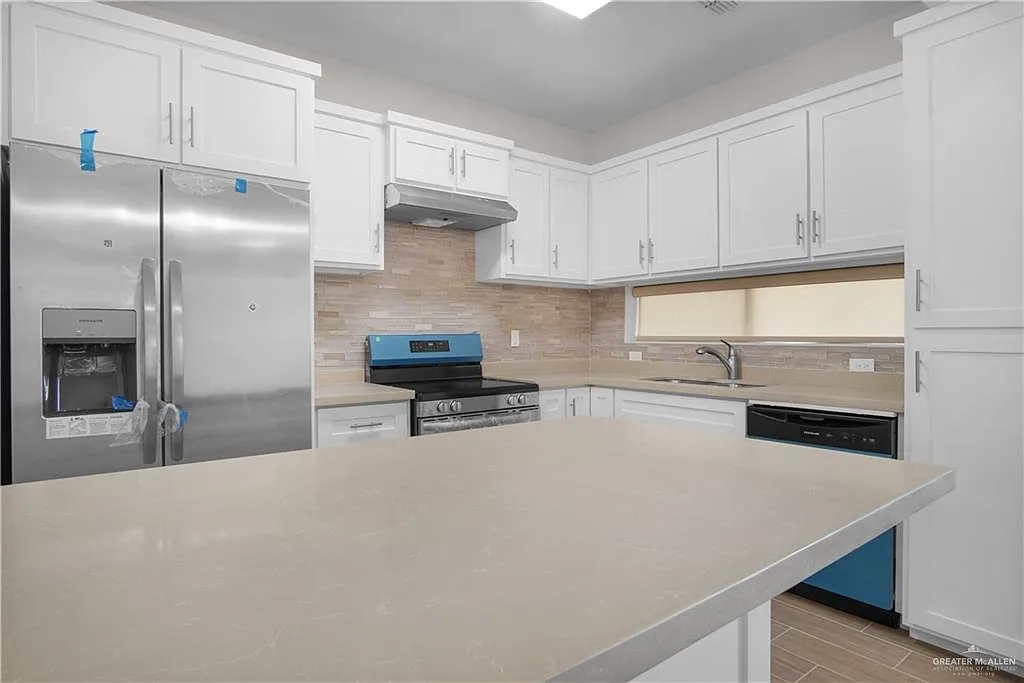 3 bed, 3.0 bath, 1572 sqft, $2,000 — Photo 4