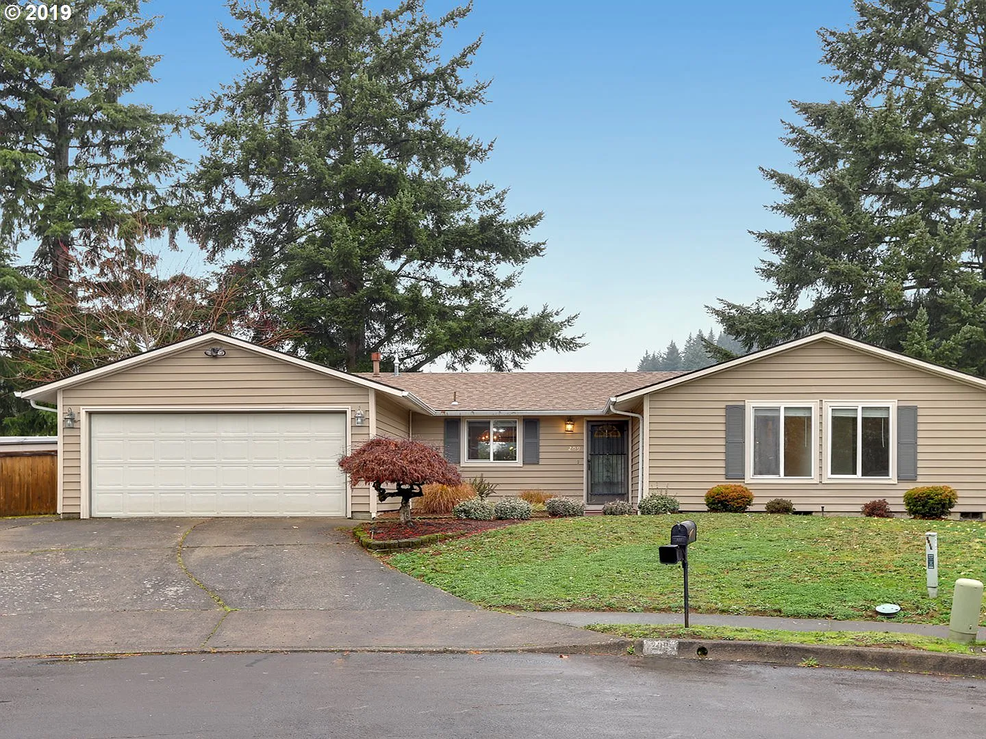 209 SW Royal Ct photo 1