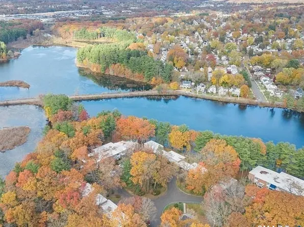 22 North Lake Drive #D2, Hamden, CT 06517
