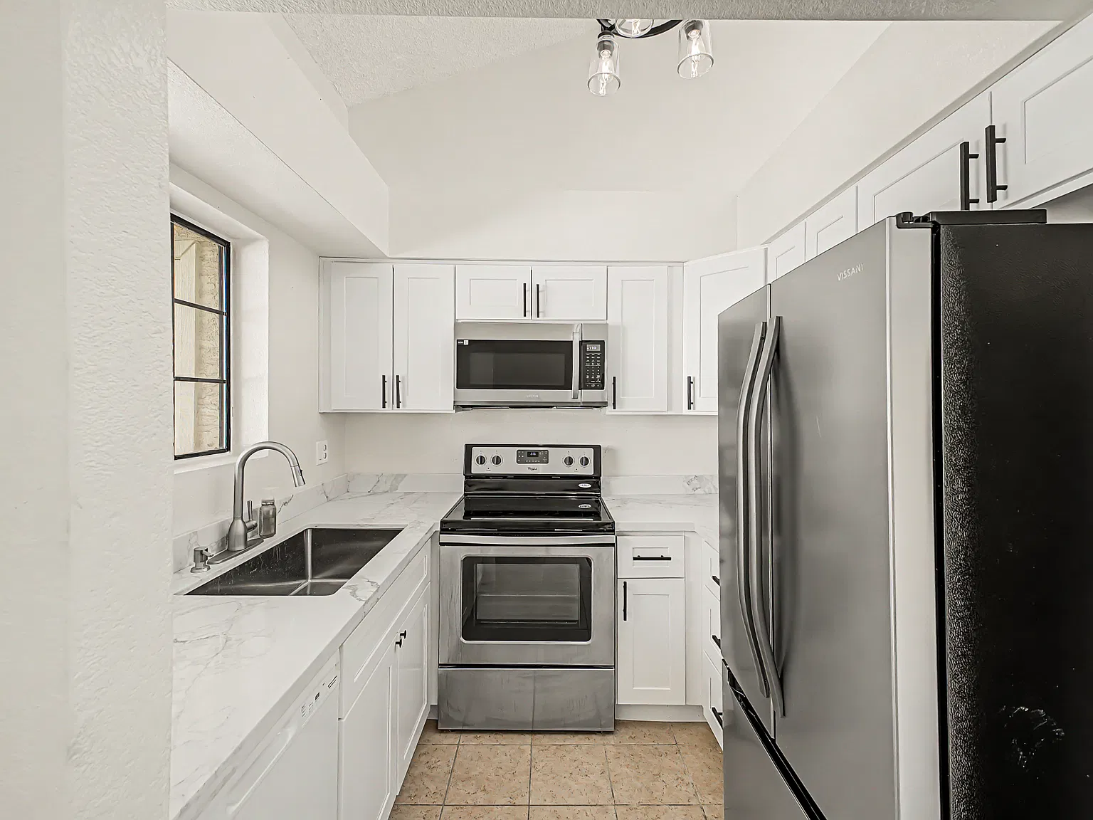 4 bed, 1055 sqft, $2,195 — Photo 4