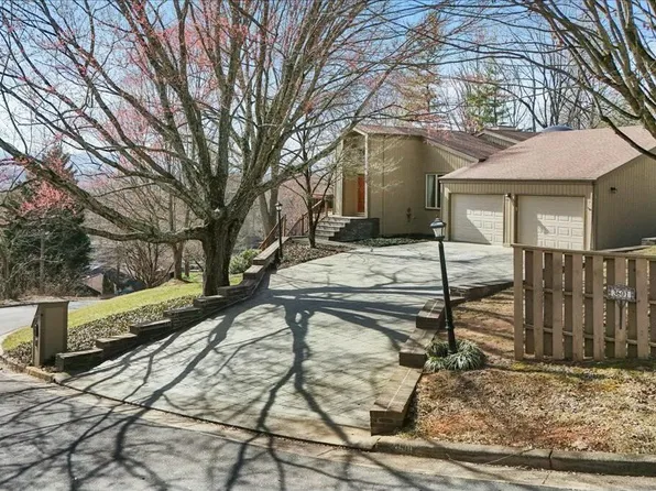 3601 Honeywood Dr, Johnson City, TN 37604