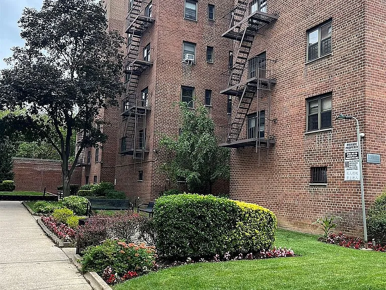 26-21 Union St #2F — Photo 8