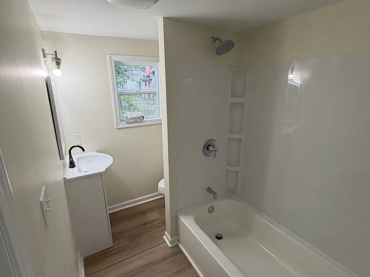 1109 W Hill St — Photo 3