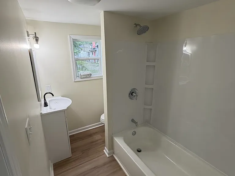 1109 W Hill St — Photo 3