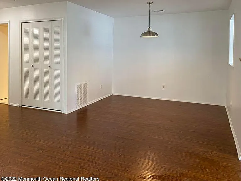 407 Hampton Ct — Photo 4