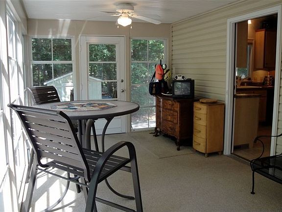 4th image of 34053 Beachwood Dr