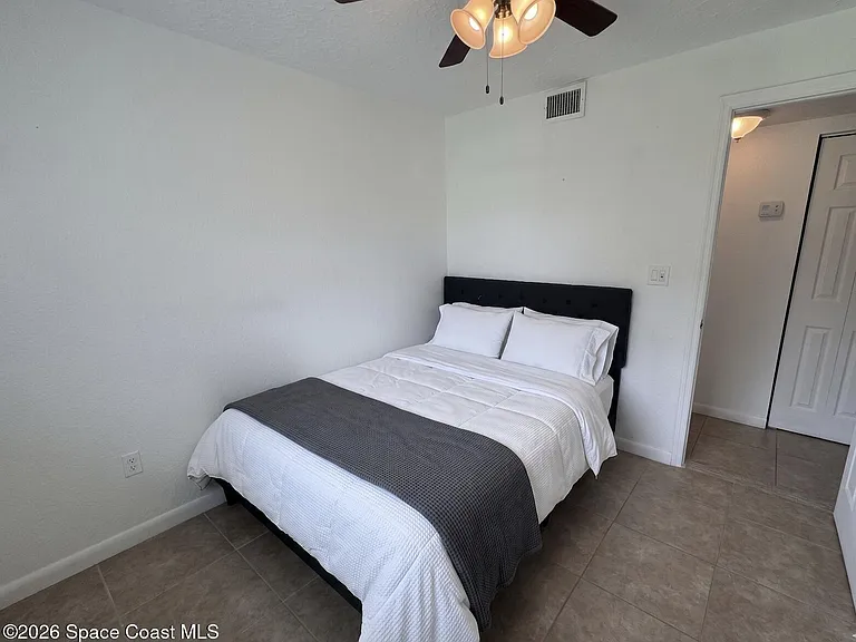 1812 Oakwood Dr — Photo 8