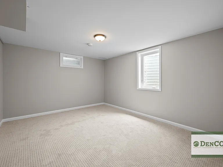 1659 S Kearney St — Photo 17