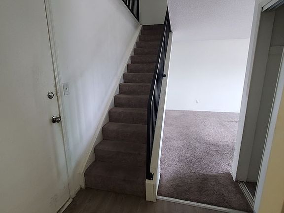5th image of 545 E Rue Royale St #20