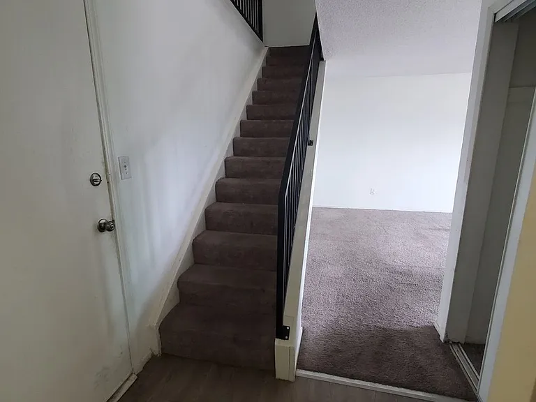 545 E Rue Royale St — Photo 6
