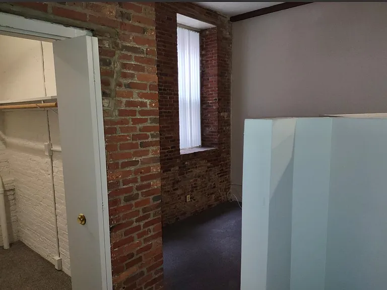 Marlboro Classic Apt & Redwood Square — Photo 101