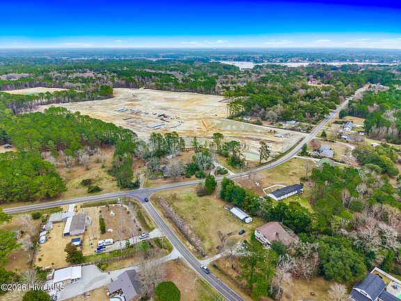 3rd image of 1085 Village Point Road SW